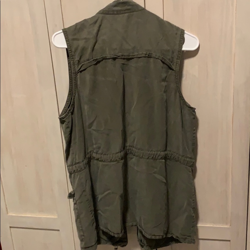 Vest - Picture 2 of 3